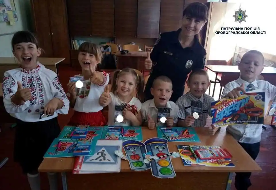Шкільні офіцери поліції Кіровоградщини відзначають першу річницю роботи (ФОТО)