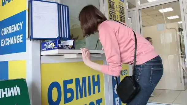 Гривня слабшає: аналітики озвучили прогноз курсу долара на тиждень фото 1