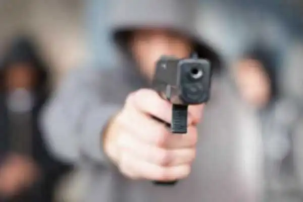 У центрі Кропивницького відбулася стрілянина: госпіталізували жінку (ФОТО)