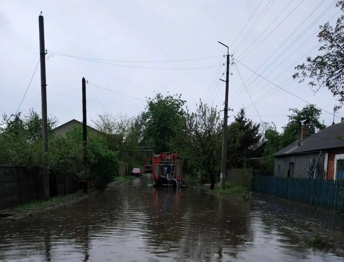 На Кіровоградщині в двох населених пунктах внаслідок негоди затопило вулиці фото 1