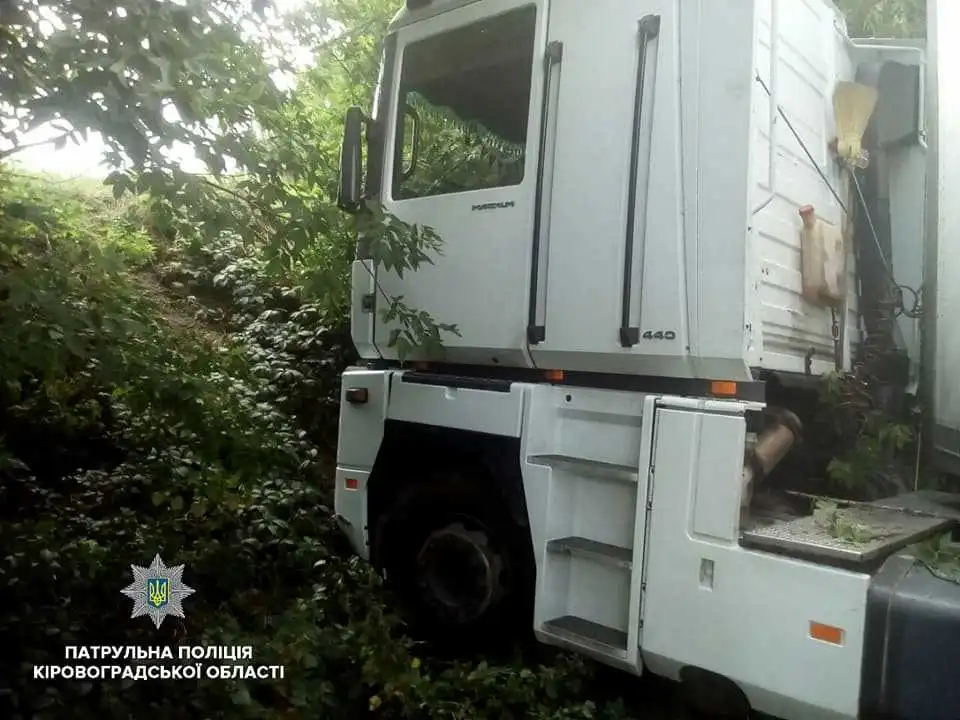 У Кропивницькому викрадач потужної вантажівки довідпочивався разом із друзями (ФОТО)