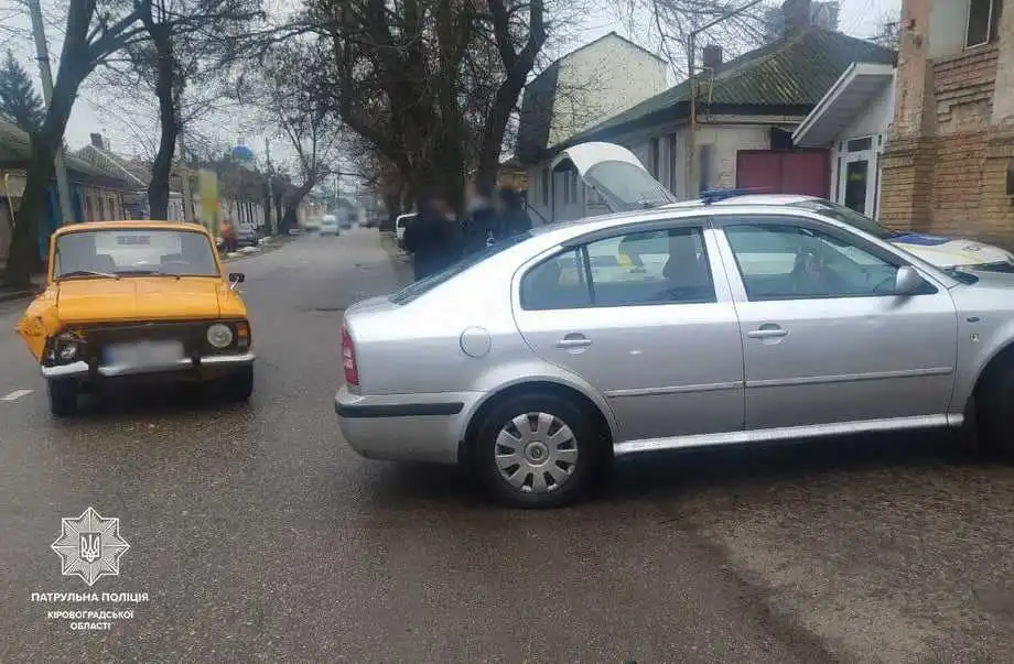 У Кропивницькому на Пушкіна зіткнулися ІЖ та Skoda (ФОТО)
