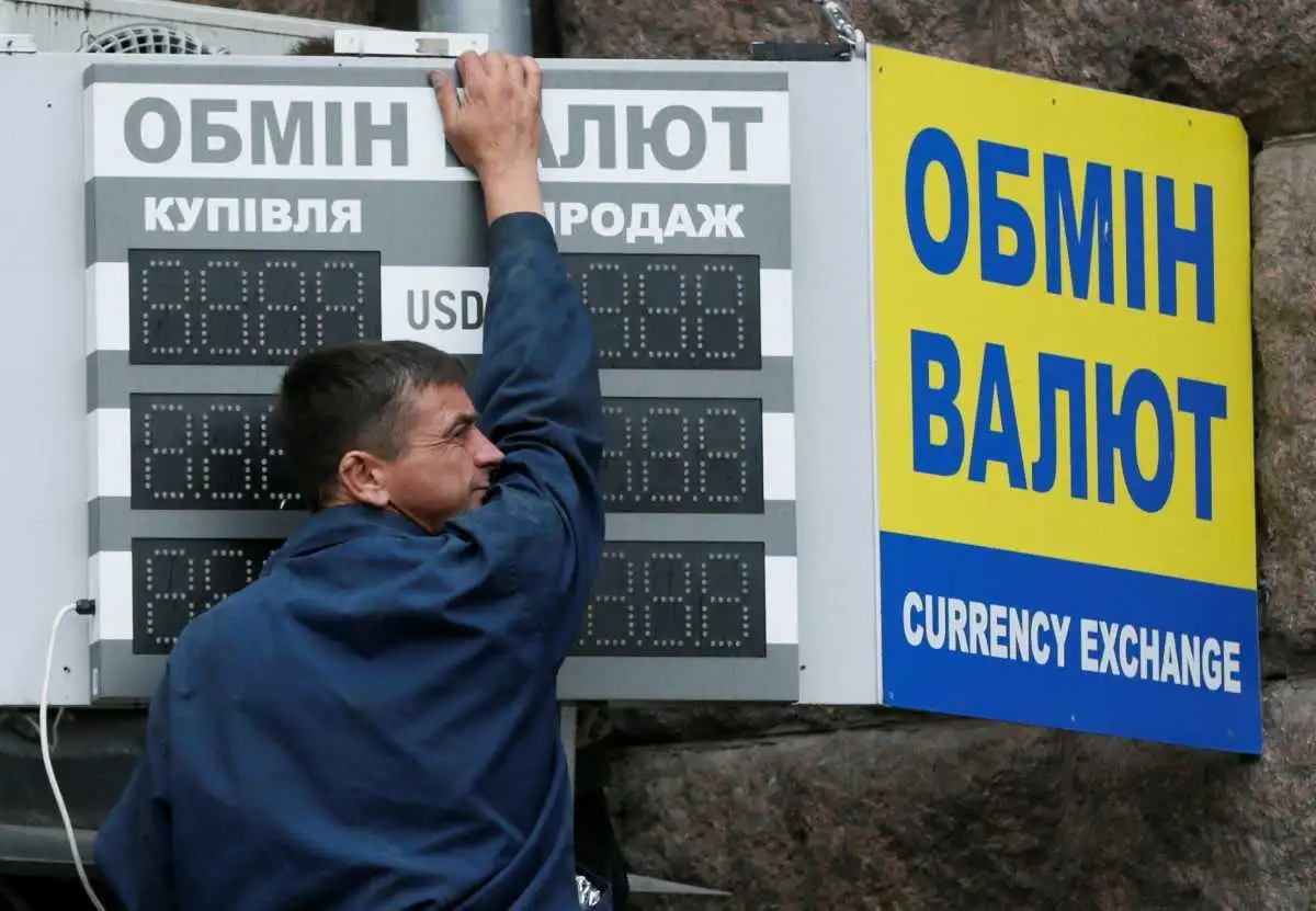 Під прицілом девальвації: Національний банк України вирішив підтримати гривню фото 1