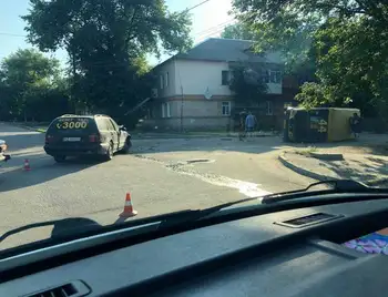 У Кропивницькому після зіткнення з «Mercedes» перекинулась маршрутка (ФОТО) фото 1