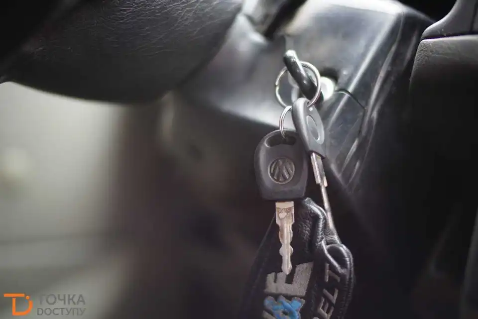 Кропивницький: волонтери передали спецпризначенцям відреставрованого бусика (ФОТО)