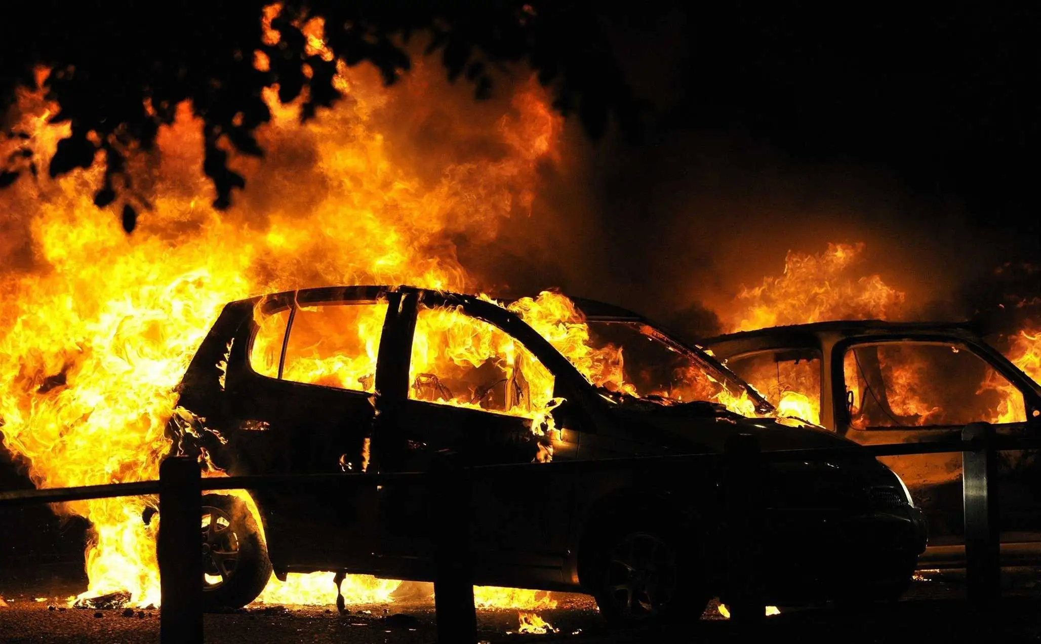 У Кропивницькому вночі загорілися 3 автівки фото 1