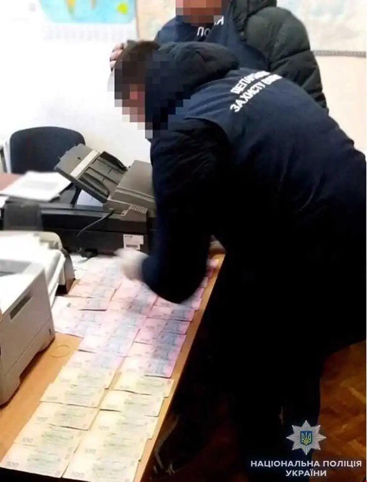 Затриманого на хабарі посадовця Держгеокадастру з Кіровоградщини судитимуть