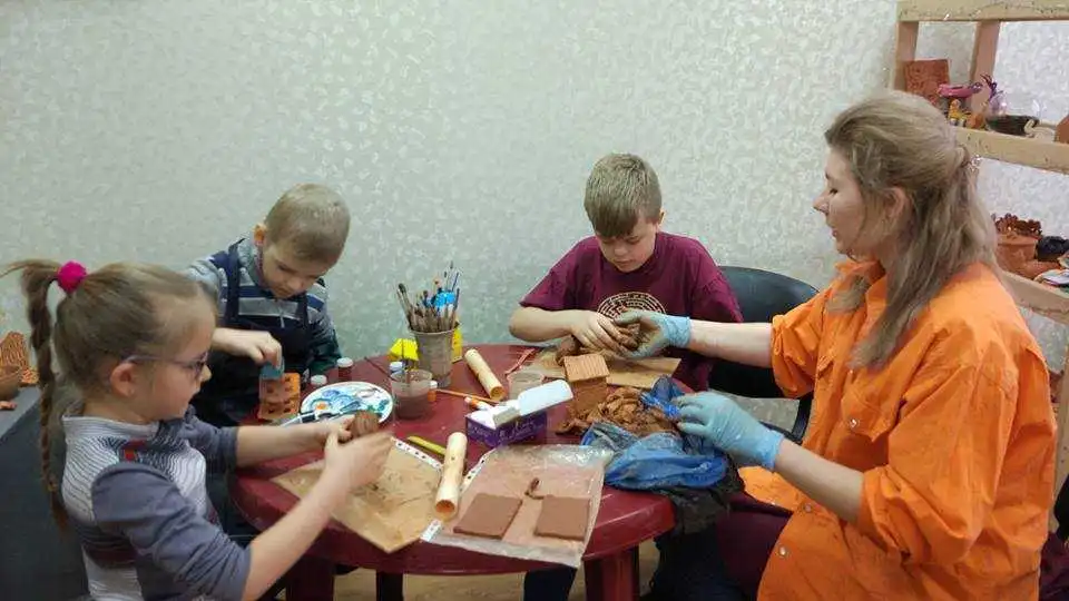 Безробітна дівчина в Кропивницькому відкрила курси по розвитку дітей (ФОТО)