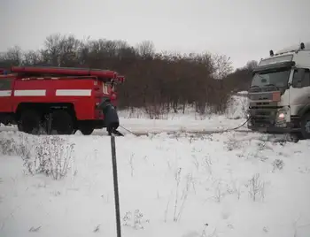 На Кіровоградщині 9 автівок рятували за допомогою буксиру (ФОТО) фото 1