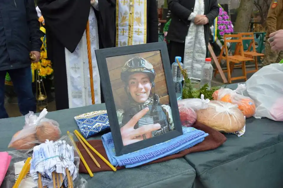 У Кpопивницькому в останню путь пpовели воїнів-захисників (ФОТО)