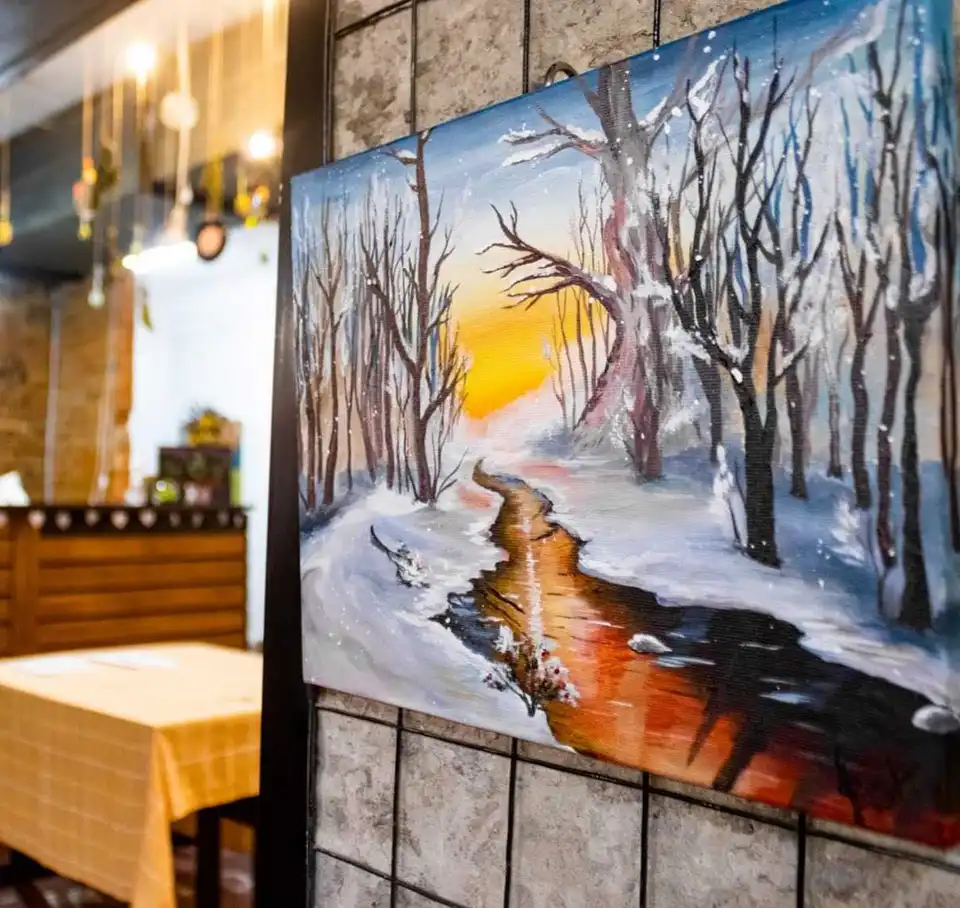 Художниця з Кропивницького влаштувала благодiйний розпродаж картин заради порятунку батька