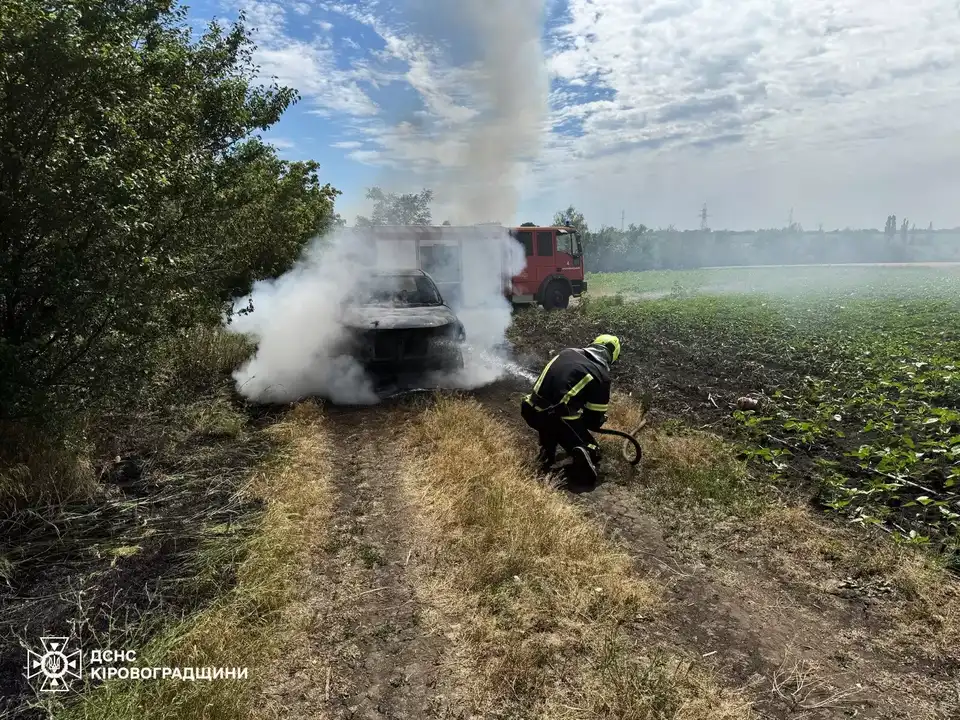 У Соколівському згоріла Toyota Hilux