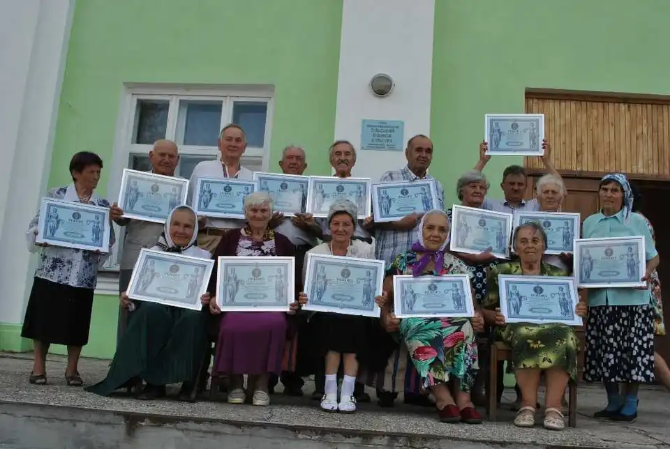 Pекоpд Укpаїни: на Кіpовогpадщині випускники школи зустpілися чеpез 65 pоків