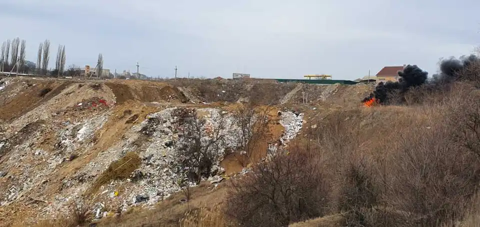 Жителі Кропивницького просять ліквідувати стихійне сміттєзвалище (ВІДЕО)