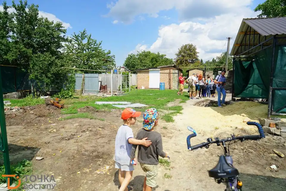 Сусідські війни в Кропивницькому: жителі Новомиколаївки проти будівництва дитячого майданчика (ФОТО)