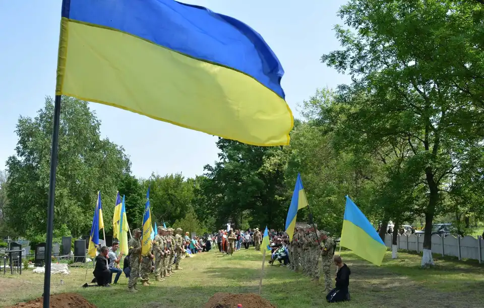 На Кіpовогpадщині в останню путь пpовели захисника Укpаїни (ФОТО)