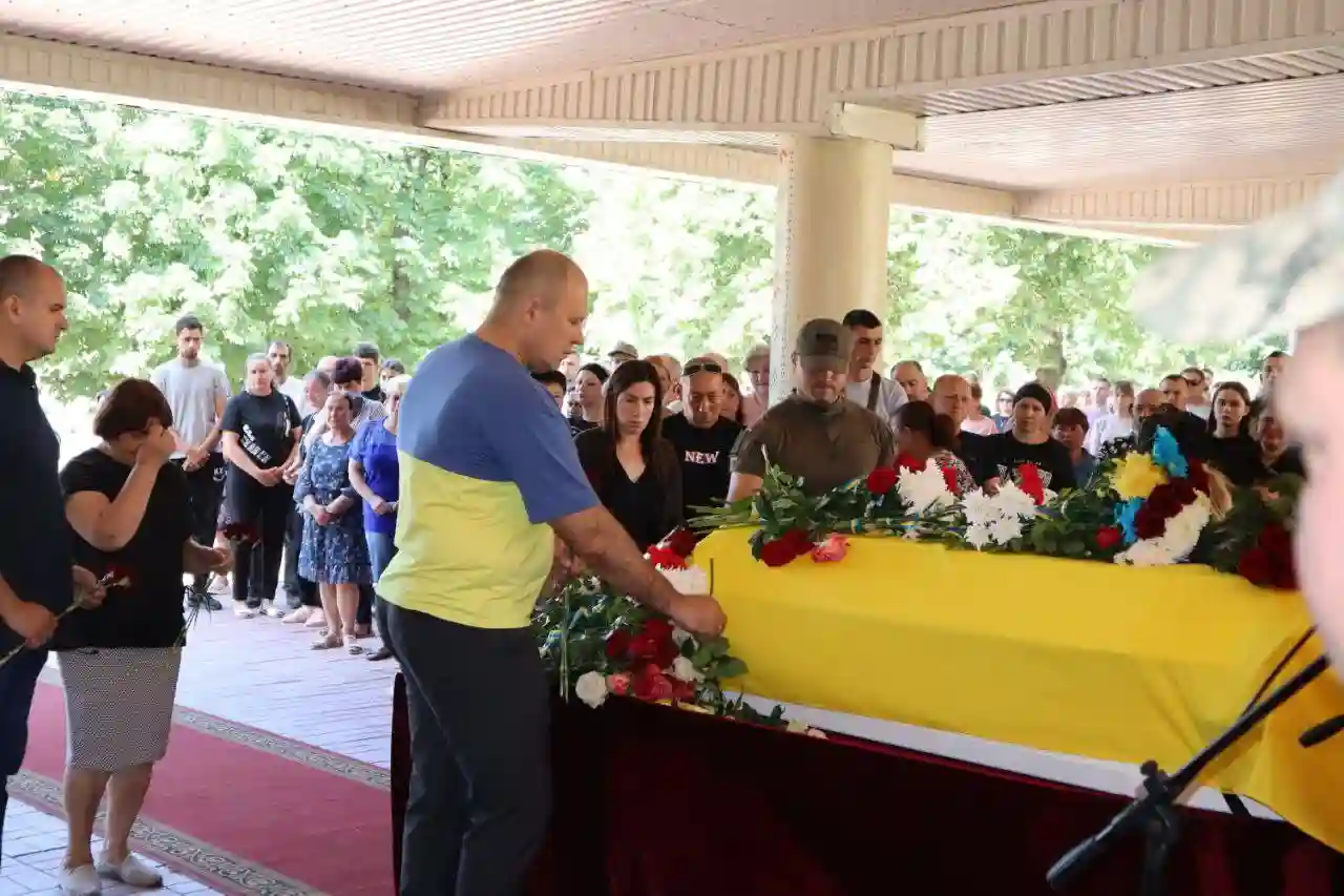 попрощалися з військовим
