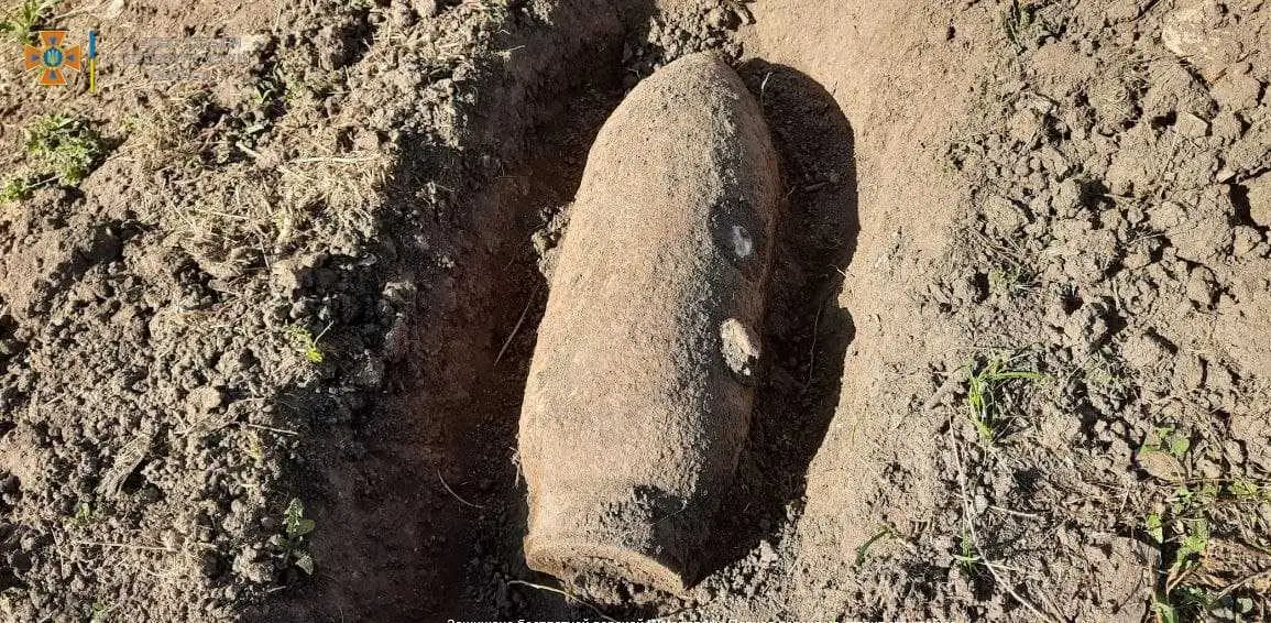 Жителі Кіровоградщини знайшли авіабомбу та п’ять артснарядів (ФОТО) фото 1