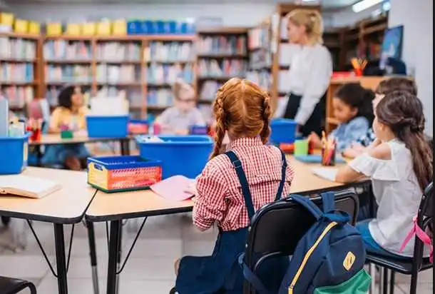 Домашні завдання, харчування та простір: в Україні змінять санітарні норми в школах фото 1