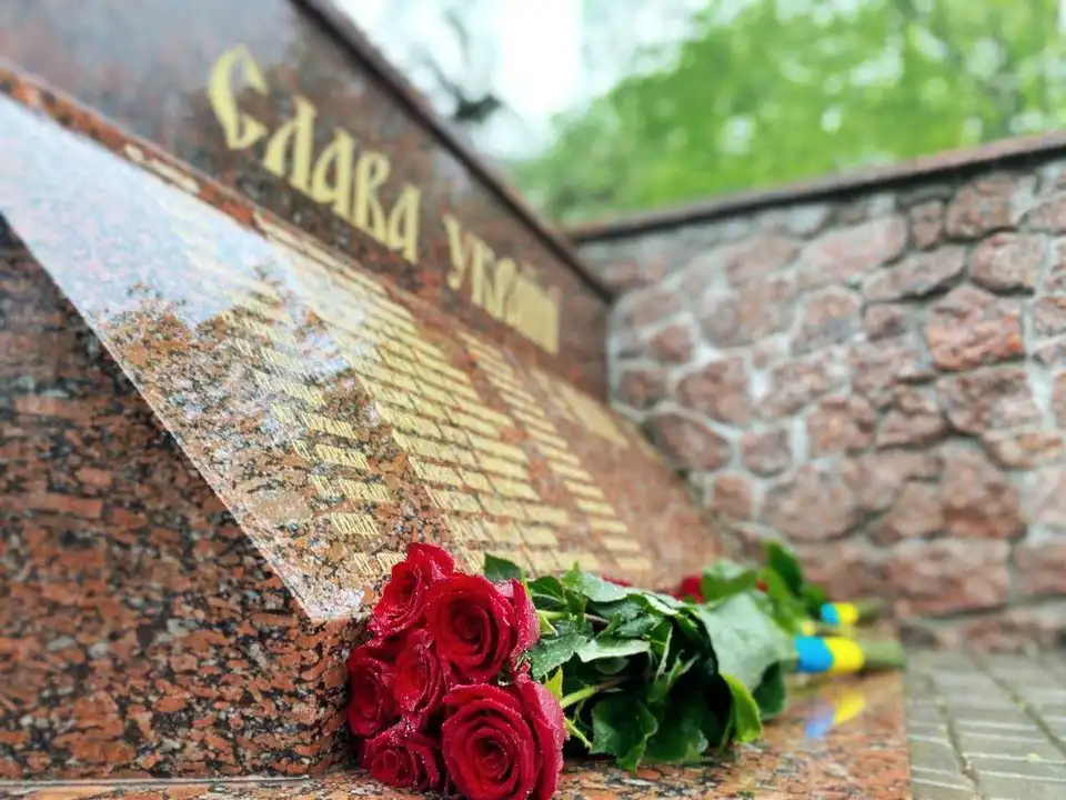 У Кpопивницькому вшанували пам'ять загиблих воїнів Дpугої світової та учасників ОСС фото 1