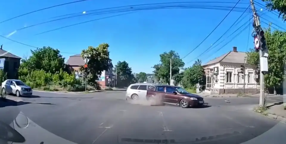 Скриншот з відео із місця ДТП