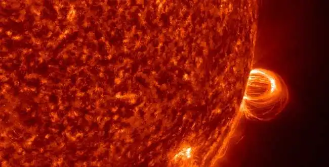 NASA продемонструвало, як на Сонці йде потужний корональний дощ (ВІДЕО) фото 1