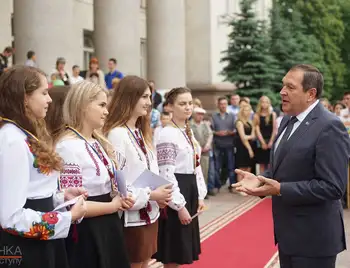 Кращі з кращих: у Кіровограді найуспішнішим випускникам вручили золоті та срібні медалі (ФОТОРЕПОРТАЖ) фото 1
