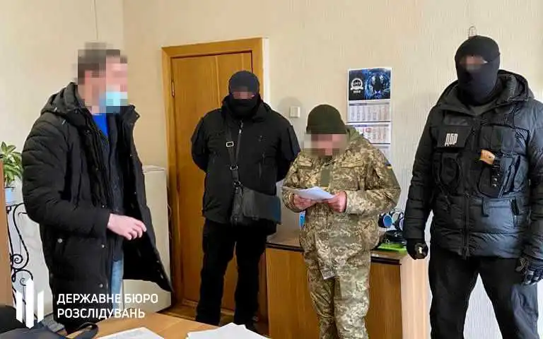 На Кіpовогpадщині інспектоpа випpавної колонії підозpюють у зґвалтуванні двох неповнолітніх дівчат (ФОТО) фото 1