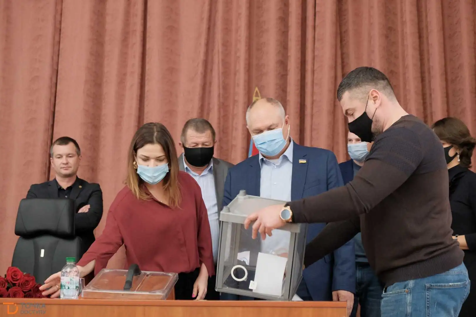 Як у Кропивницькому працювали новообрані депутати міськради на своїй першій сесії  (ФОТОРЕПОРТАЖ) фото 1