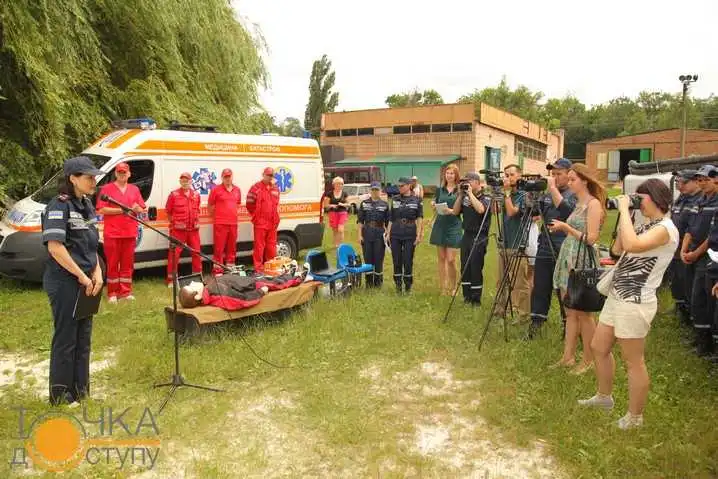 Кіровоградські рятувальники навчили дітей надавати допомогу на воді (ФОТОРЕПОРТАЖ) фото 1