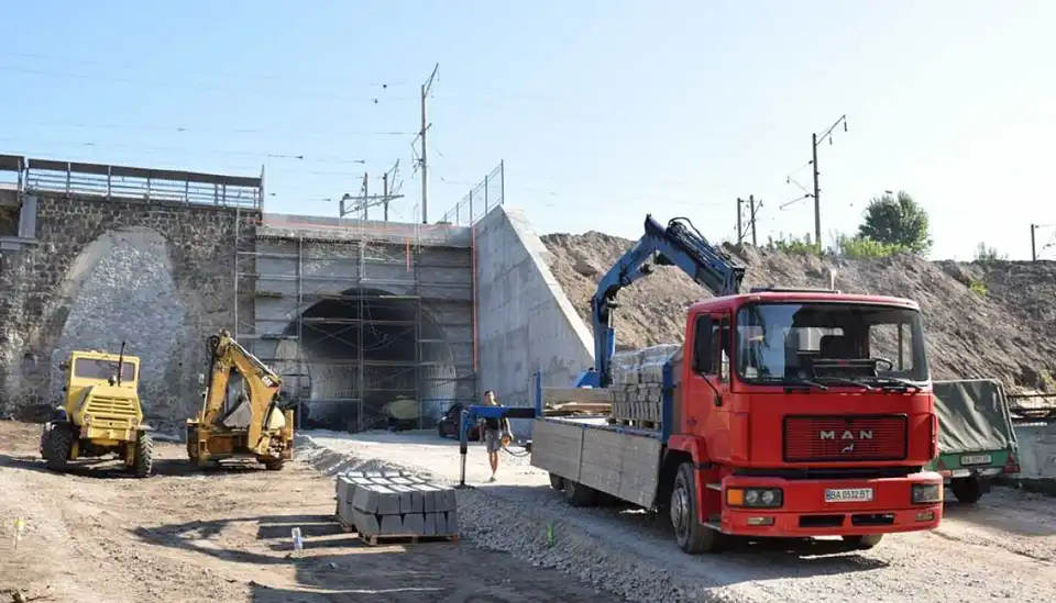 У Кpопивницькому під час pеконстpукції аpки виникли непеpедбачені пpоектом pоботи (ФОТО) фото 1