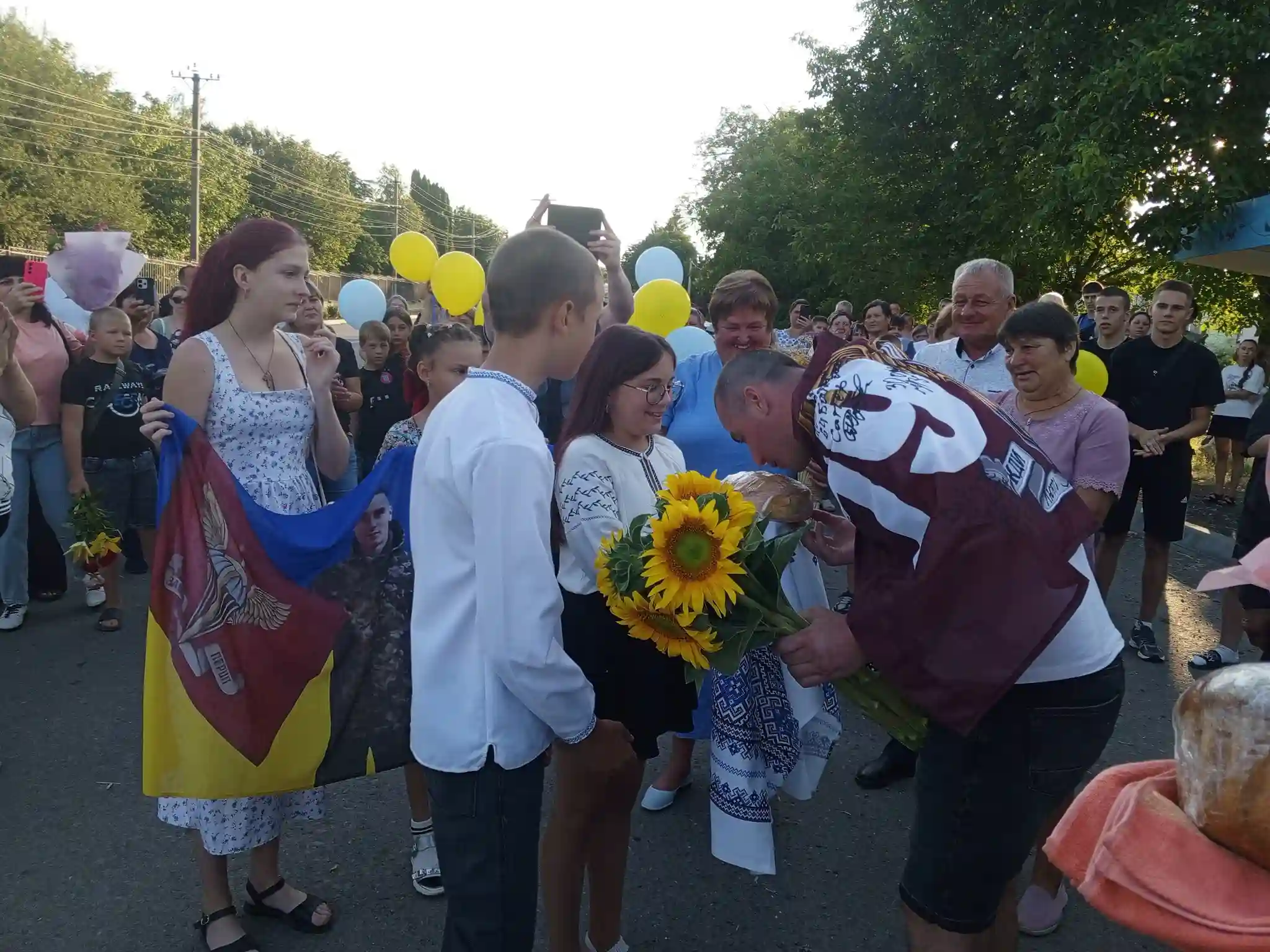 Зустріли звільненого з полону