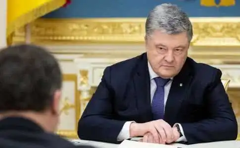 Порошенко порадив главі "Укрпошти" переглянути розмір власної зарплати фото 1