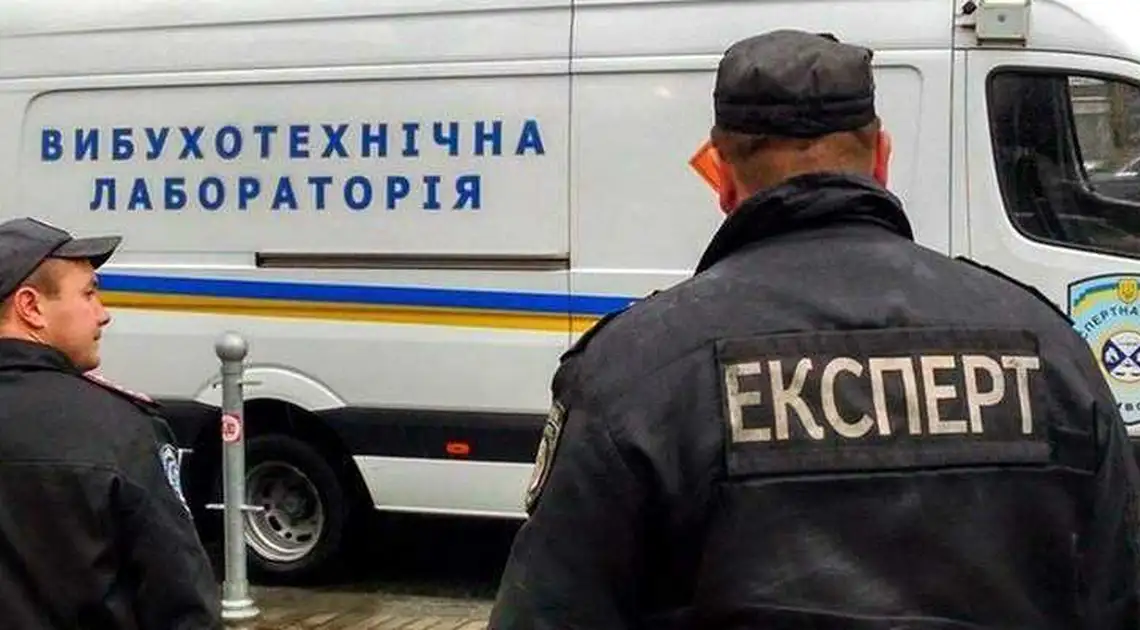 У поліцію повідомили про підозрілий предмет в під’їзді будинку у центрі Кропивницького фото 1