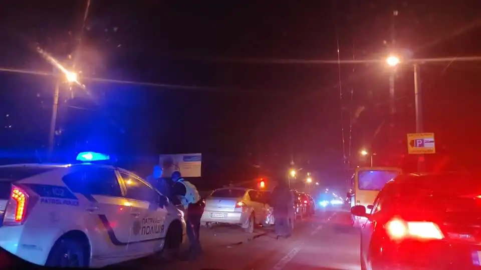 У Кропивницькому п'яний водій спричинив ДТП за участю чотирьох автівок (ФОТО)