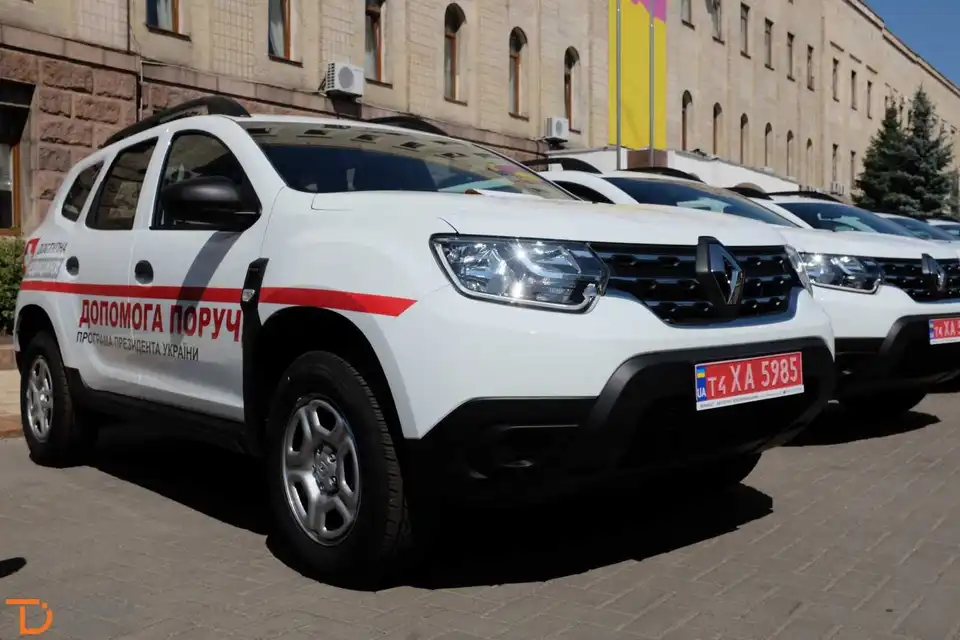 У Кропивницькому презентували 25 нових автомобілів для сільських лікарів (ФОТО)