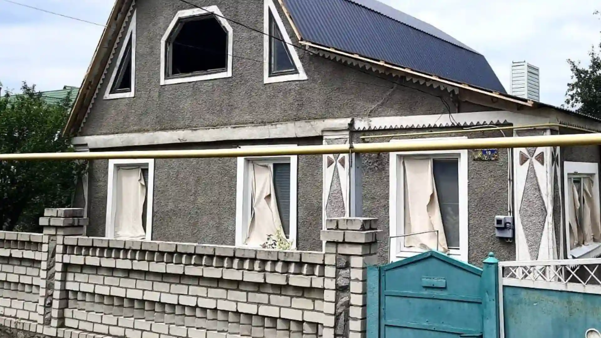 Після обстрілу: громади Кіровоградщини допомагають Світловодську відновлювати будинки