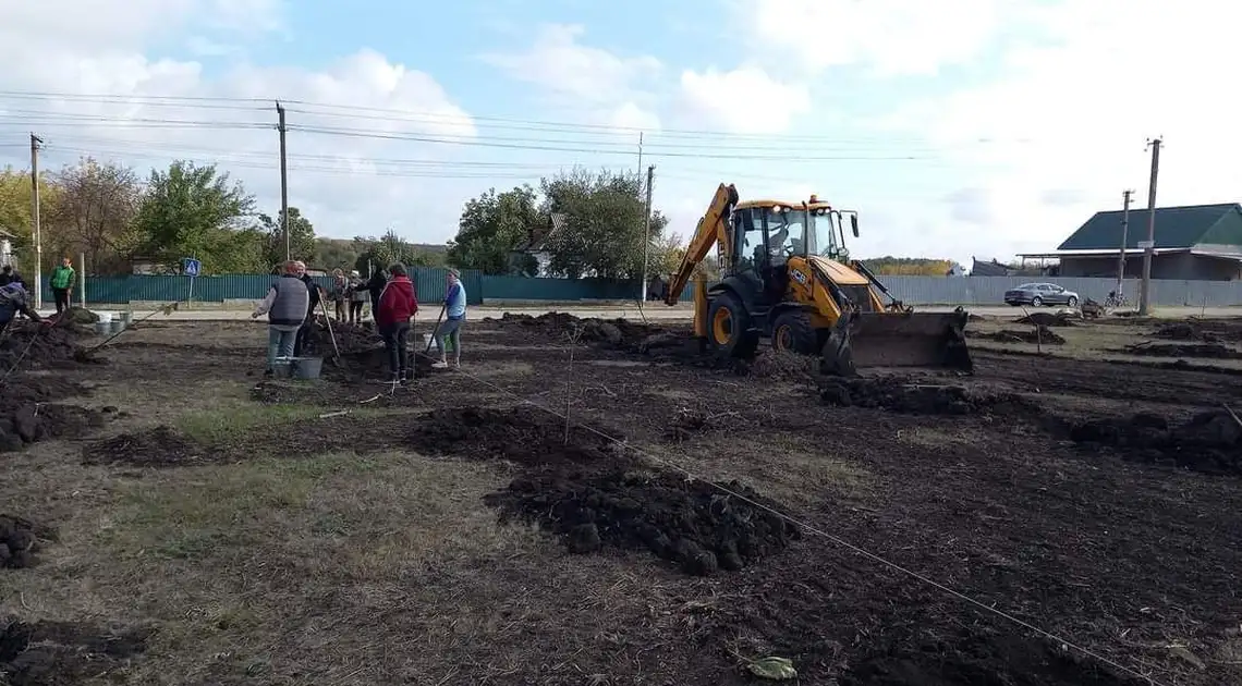 висадили парк на честь захисників у селі на Кіровоградщині