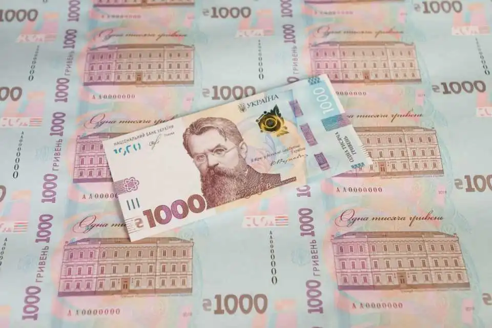 В Україні на новій банкноті в тисячу гривень помітили крадений шрифт