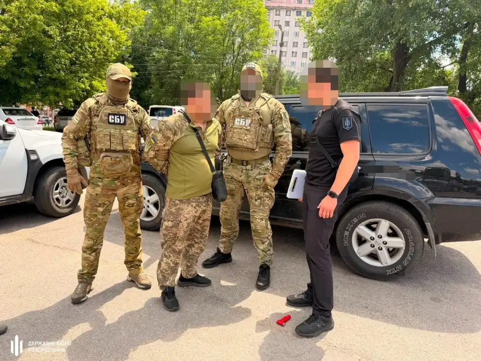 Посадовця Кропивницького РТЦК підозрюють у "продажі" відстрочок від армії