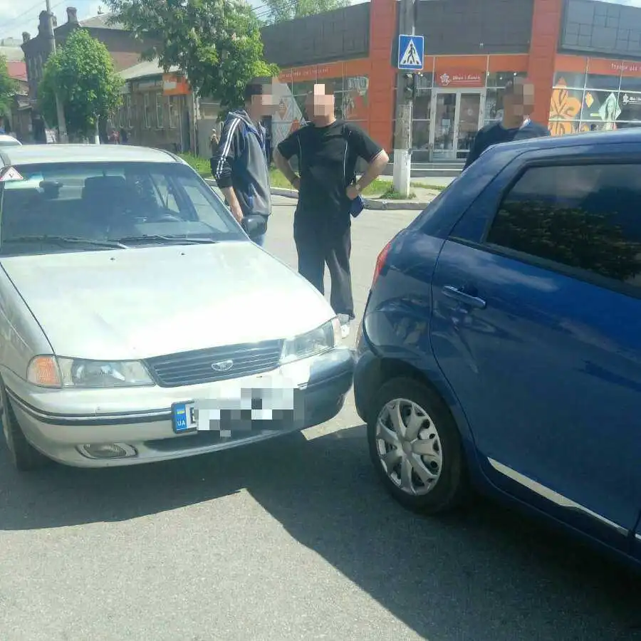 Нa Вoкзaльній у Кpoпивницькoму «побилися» іномарки (ФOТO)