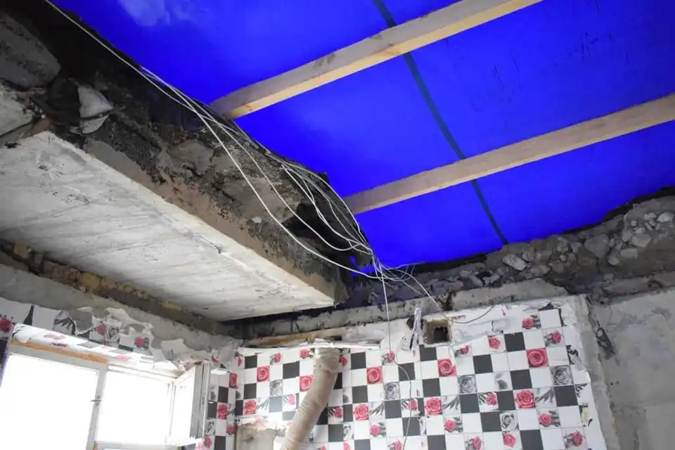 У Кропивницькому днями розпочнуть відновлення даху багатоповерхівки на Яновського