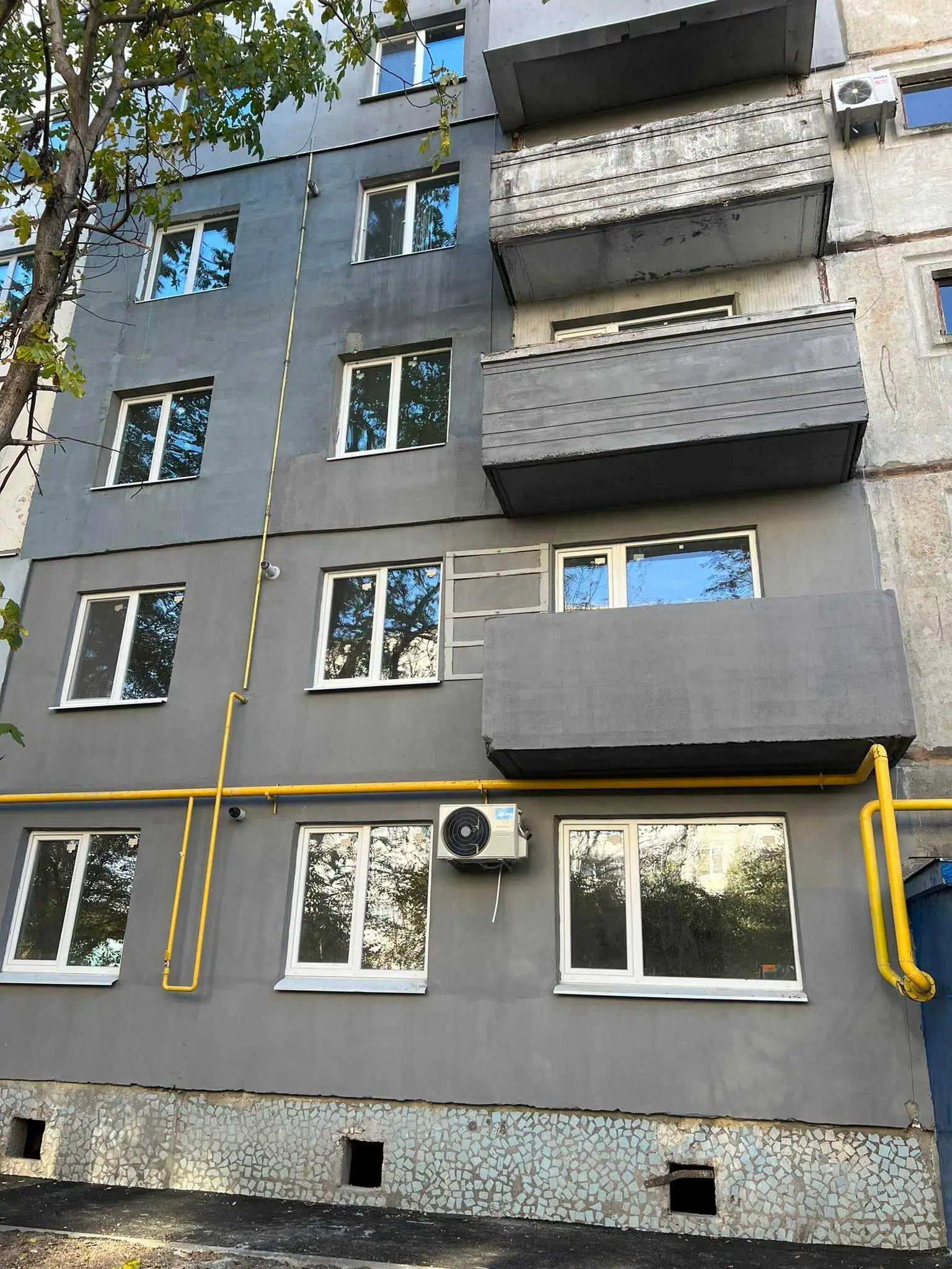 У Кpопивницькому мешканці будинку по вулиці Попова, де стався вибух газу, повеpтаються в кваpтиpи фото 1