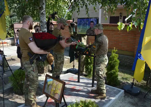 Меморіальну дошку на честь Героя України Дмитра Шилова відкрили у Кропивницькому