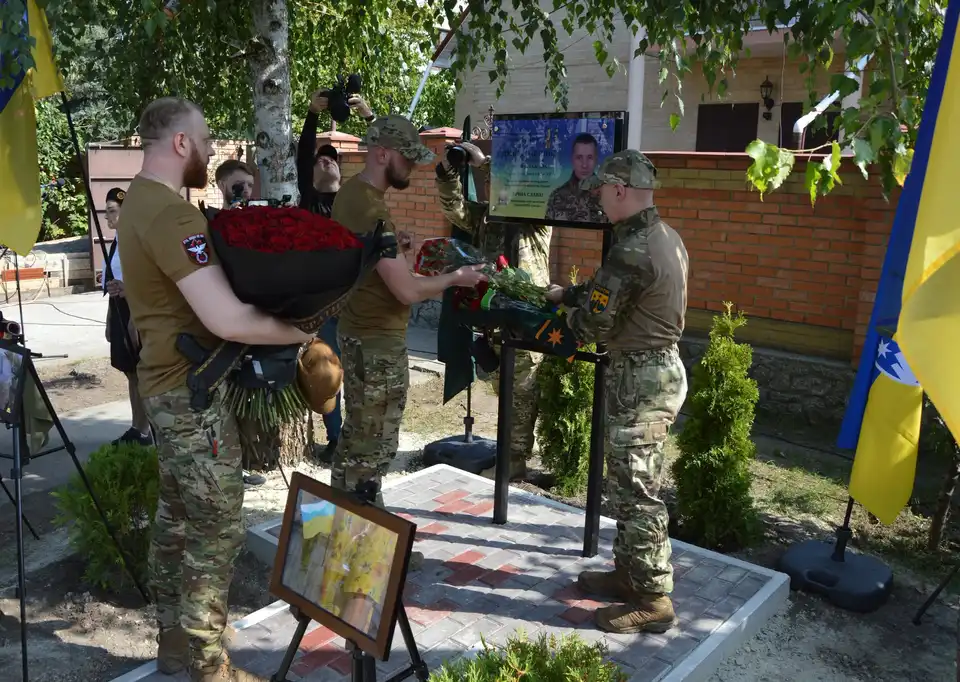 На честь Героя України Дмитра Шилова у Кропивницькому відкрили меморіальну дошку