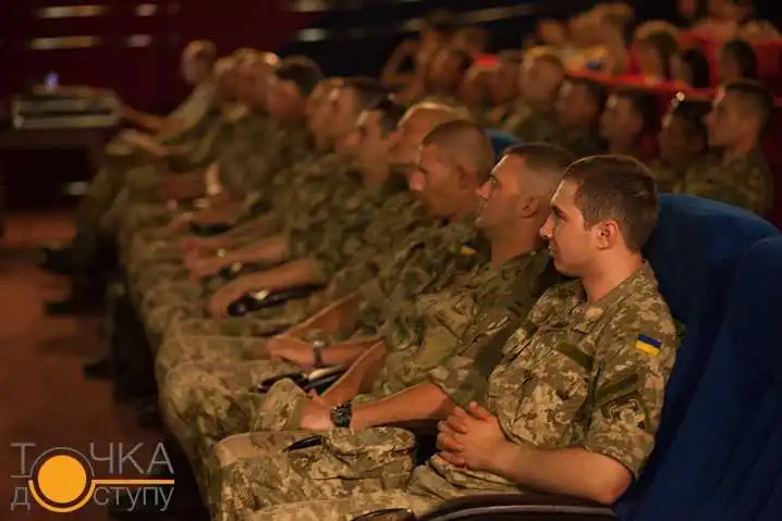 В Кіровограді показали кіно про кіборгів (ФОТОРЕПОРТАЖ) фото 1