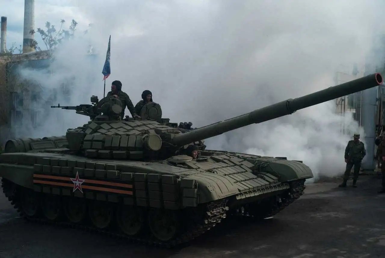 Танки бойовиків «ДНР» з двох сторін потужно атакували Кам’янку (ВІДЕО) фото 1