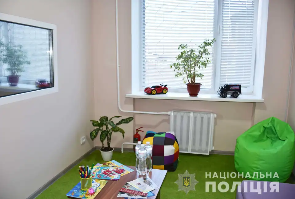 В райвідділі поліції на Кіровоградщині з неповнолітніми працюватимуть у спецкімнаті