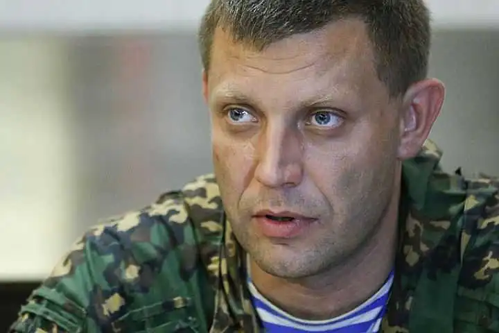 Бoйoвик Зaхapчeнкo зaхoпив peзидeнцію Aхмeтoвa тa влaштувaв мacштaбну вeчіpку з pocійcькими oфіцepaми фото 1