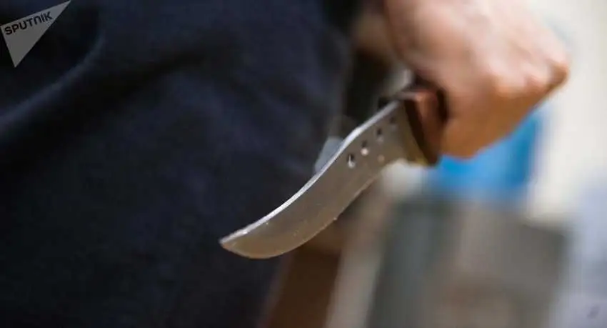 На Кіровоградщині 18-річний хлопець напав з ножем на родичку своєї «колишньої» фото 1